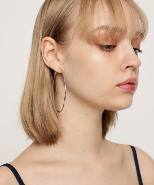 SLY（スライ）の「THIN HOOP P EARRING シン フープピアス イヤリング（ピアス（両耳用）・レディース・ゴールド/シルバー・FREE）」の8枚目の写真