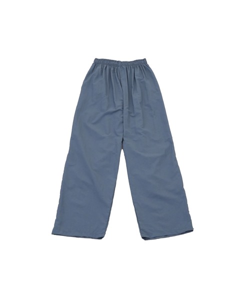 Uenui（ウニュイ）の「【ZOZO限定】ひざ オープン スリット ナイロンパンツ（その他パンツ・レディース・ブルー/ブラック・FREE）」の14枚目の写真