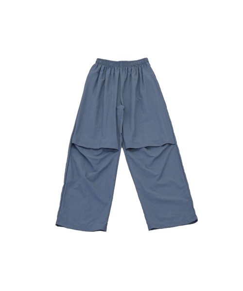 Uenui（ウニュイ）の「【ZOZO限定】ひざ オープン スリット ナイロンパンツ（その他パンツ・レディース・ブルー/ブラック・FREE）」の15枚目の写真