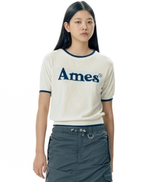 AMESWORLDWIDE（アメスワールドワイド）の「A'GEM/9 × .kom 『韓国ブランドセレクト/韓国ブランドセレクト』 BASIC LOGO KNIT/ロゴニット①（ニット/セーター・メンズ・ブルー/アイボリー/ネイビー・FREE）」の4枚目の写真