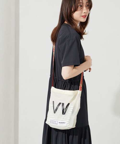 FREAK'S STORE(フリークスストア)の「VAUDEVILLE/ボードビル 限定展開 VV ライト ショルダーバッグ(ショルダーバッグ・レディース・ホワイト/ブラック/ブルー・ONE SIZE)」の9枚目の写真