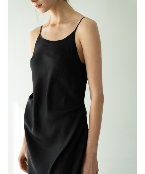 LIBJOIE（リブジョア）の「シルキードレープキャミソールワンピース（ワンピース・レディース・ブラック/ホワイト/ピンク・S/M）」の13枚目の写真
