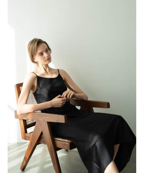 LIBJOIE（リブジョア）の「シルキードレープキャミソールワンピース（ワンピース・レディース・ブラック/ホワイト/ピンク・S/M）」の14枚目の写真