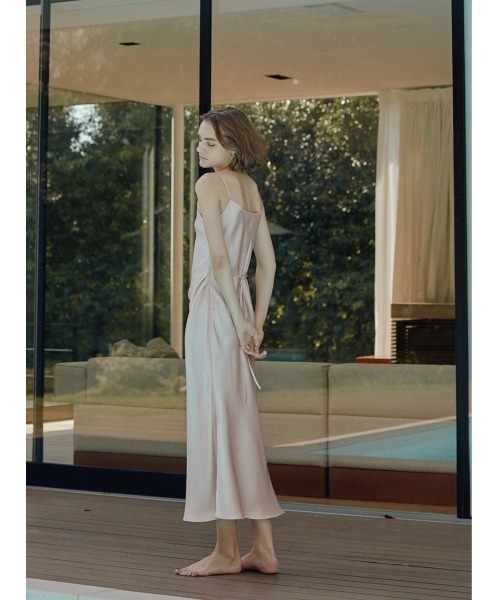 LIBJOIE（リブジョア）の「シルキードレープキャミソールワンピース（ワンピース・レディース・ブラック/ホワイト/ピンク・S/M）」の16枚目の写真