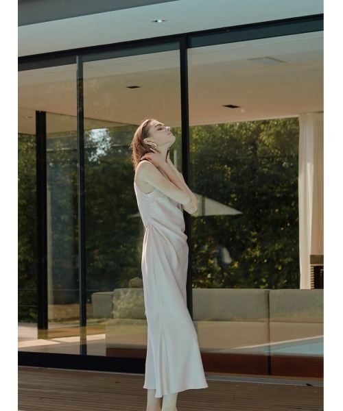 LIBJOIE（リブジョア）の「シルキードレープキャミソールワンピース（ワンピース・レディース・ブラック/ホワイト/ピンク・S/M）」の17枚目の写真