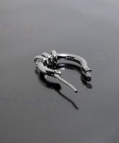 THE MILES（ザ マイルズ）の「GODSIZE ゴッドサイズ THIN HOOP with OVAL / シンフープ ウィズ オーバル（ピアス（片耳用）・メンズ・シルバー・FREE）」の3枚目の写真