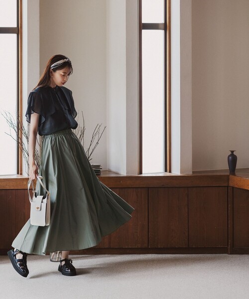 23区（ニジュウサンク）の「【接触冷感/洗える】シアーフィルム ブラウス（シャツ/ブラウス・レディース・ブラック系/黄土色系/ダークブラウン系/ベージュ系・40/38）」の2枚目の写真