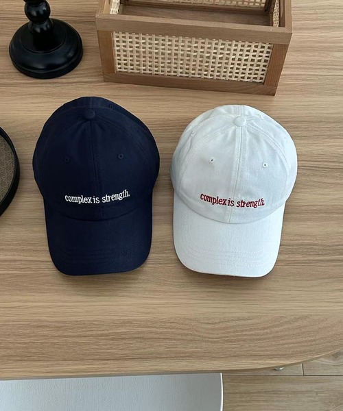 LAFFMO（ラフモ）の「レタリングロゴキャップ（キャップ・レディース・ホワイト/ボルドー/モカ/ネイビー/グレー/オフホワイト/ブラック・F）」の8枚目の写真