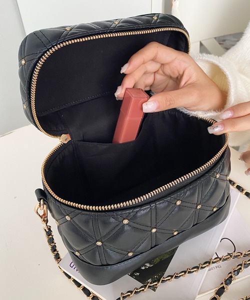 moment+（モーメントプラス）の「ハートチャームビジューキルティングバニティバッグ（ショルダーバッグ・レディース・ピンク/ブラック/アイボリー/ボルドー・FREE）」の11枚目の写真