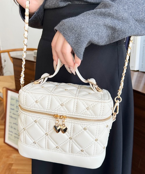 moment+（モーメントプラス）の「ハートチャームビジューキルティングバニティバッグ（ショルダーバッグ・レディース・ピンク/ブラック/アイボリー/ボルドー・FREE）」の15枚目の写真