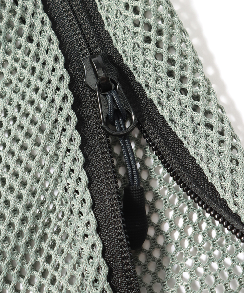 JULY NINE（ジュライナイン）の「JULY NINE / ジュライ ナイン SEQUEL MESH-NET M（ショルダーバッグ・メンズ・グリーン/チャコールグレー/ブラック・FREE）」の12枚目の写真