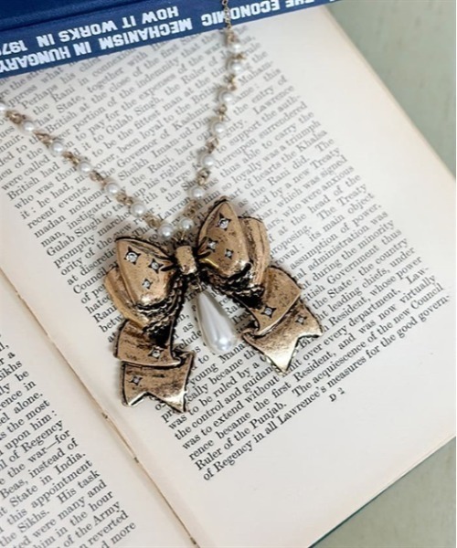 axes femme kawaii（アクシーズファムカワイイ）の「リボンネックレス（ネックレス・レディース・アンティークゴールド/ゴールド・FREE）」の3枚目の写真