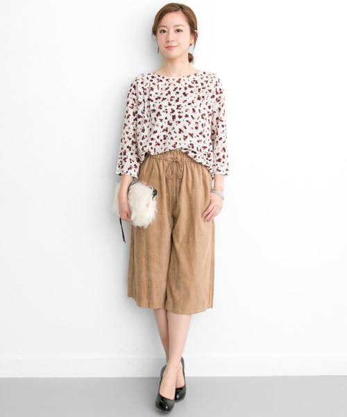 URBAN RESEARCH（アーバンリサーチ）の「UR ランダムアニマルプリントタックブラウス（シャツ/ブラウス・レディース・アイボリー/ネイビー・FREE）」の8枚目の写真