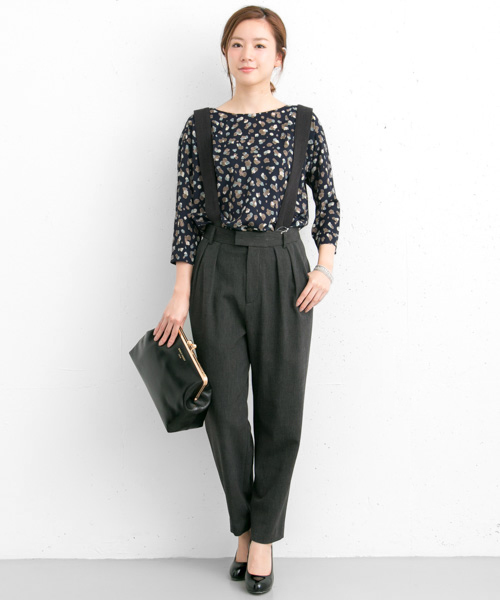 URBAN RESEARCH（アーバンリサーチ）の「UR ランダムアニマルプリントタックブラウス（シャツ/ブラウス・レディース・アイボリー/ネイビー・FREE）」の9枚目の写真