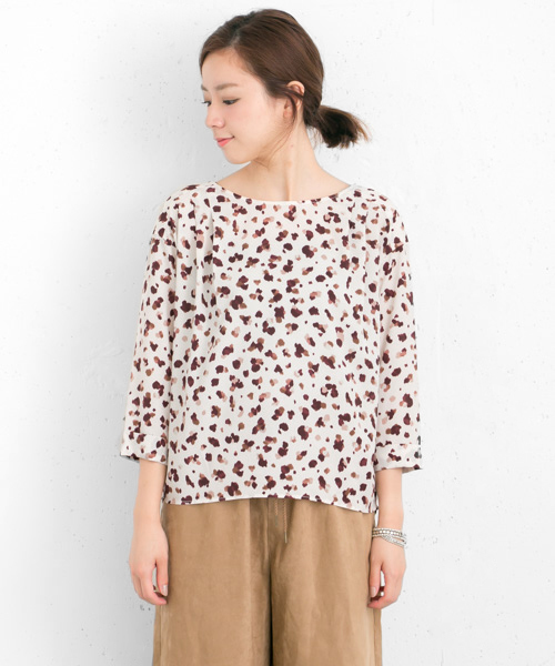 URBAN RESEARCH（アーバンリサーチ）の「UR ランダムアニマルプリントタックブラウス（シャツ/ブラウス・レディース・アイボリー/ネイビー・FREE）」の10枚目の写真