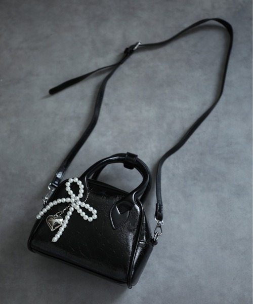 HOOK（フック）の「【HOOK】for girls　リボンチャーム付きホログラム2WAY ハンドバッグ/ショルダーバッグ（ハンドバッグ・レディース・グレー/シルバー/ブラック・FREE）」の2枚目の写真