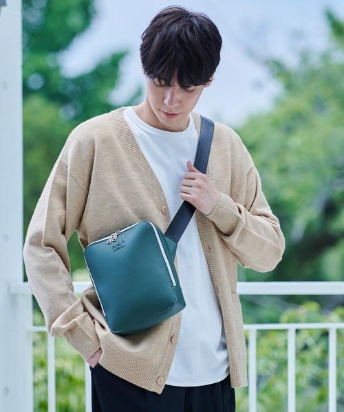 Arnold Palmer（アーノルドパーマー）の「フェイクレザー サコッシュ（ショルダーバッグ・メンズ・ダークグリーン/グレー/ブラック・F）」の3枚目の写真