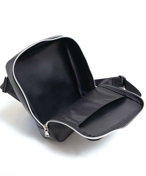 Arnold Palmer（アーノルドパーマー）の「フェイクレザー サコッシュ（ショルダーバッグ・メンズ・ダークグリーン/グレー/ブラック・F）」の5枚目の写真