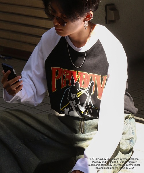 PLAYBOY(プレイボーイ)の「【PLAYBOY】×【SEQUENZ】 バンド プリント ルーズシルエット ラグラン 長袖 Tシャツ / ロンT(Tシャツ/カットソー・メンズ・ネイビー/ブラック/ホワイト/ワイン・SMALL/MEDIUM/LARGE/X-LARGE)」の15枚目の写真