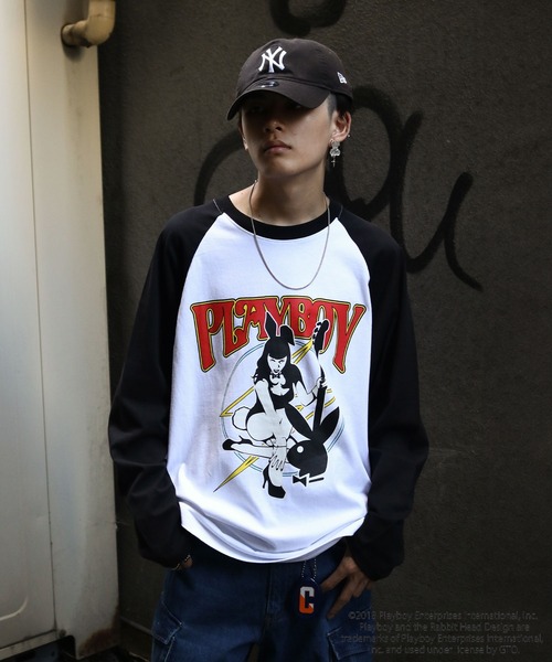 PLAYBOY(プレイボーイ)の「【PLAYBOY】×【SEQUENZ】 バンド プリント ルーズシルエット ラグラン 長袖 Tシャツ / ロンT(Tシャツ/カットソー・メンズ・ネイビー/ブラック/ホワイト/ワイン・SMALL/MEDIUM/LARGE/X-LARGE)」の8枚目の写真