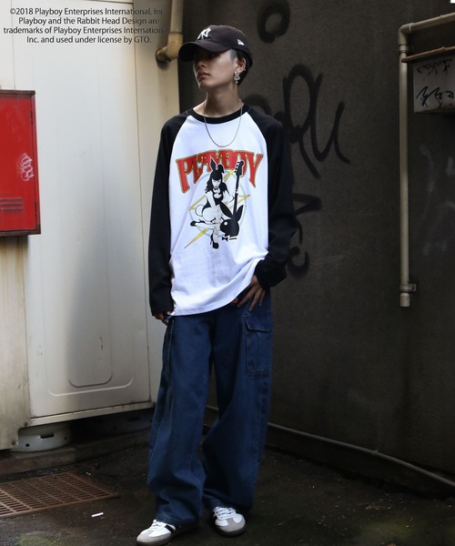 PLAYBOY(プレイボーイ)の「【PLAYBOY】×【SEQUENZ】 バンド プリント ルーズシルエット ラグラン 長袖 Tシャツ / ロンT(Tシャツ/カットソー・メンズ・ネイビー/ブラック/ホワイト/ワイン・SMALL/MEDIUM/LARGE/X-LARGE)」の11枚目の写真