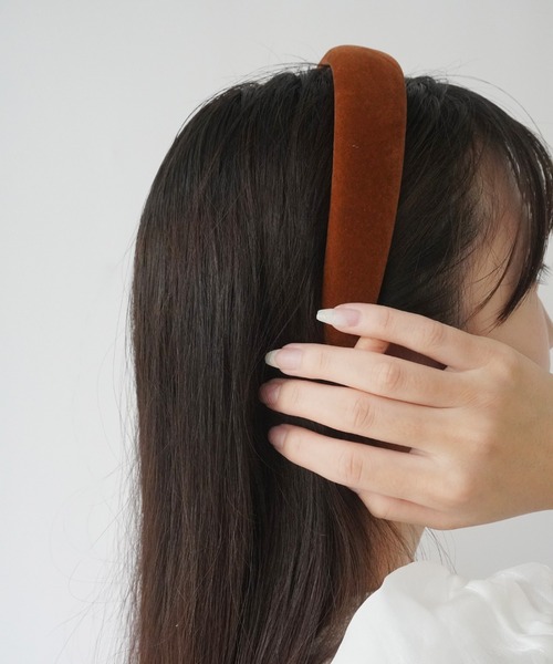 Port（ポート）の「【 Port / ポート 】全10色 カラバリ豊富 ベロア ワイド カチューシャ #_（カチューシャ・レディース・ネイビー/ダークグリーン/ライトブラウン/ライトベージュ/ブラック/ボルドー/レッド/ピンク/ダークブラウン/パープル・FREE）」の4枚目の写真