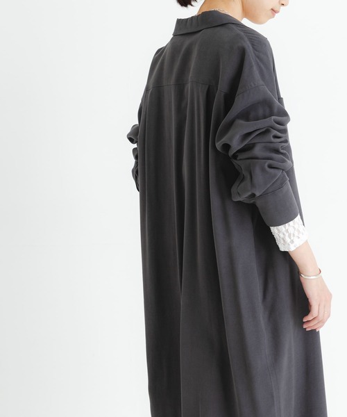URBAN RESEARCH（アーバンリサーチ）の「オープンカラーシャツワンピース（ワンピース・レディース・チャコールグレー/カーキ・FREE）」の22枚目の写真