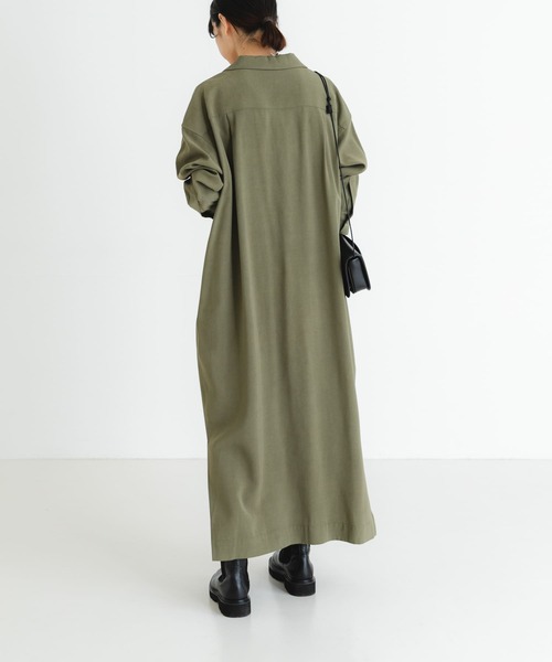 URBAN RESEARCH（アーバンリサーチ）の「オープンカラーシャツワンピース（ワンピース・レディース・チャコールグレー/カーキ・FREE）」の13枚目の写真