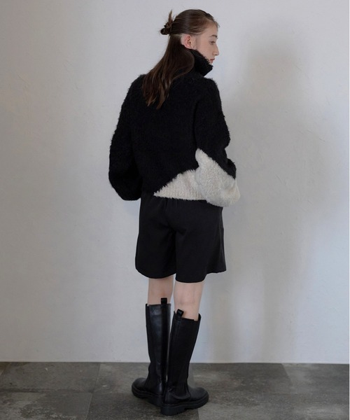 MINERTE（ミネルテ）の「【MINERTE】cropped half zip knit pullover / ブークレハーフジッププルオーバー（ニット/セーター・レディース・ブラック/チャコールグレー・FREE）」の7枚目の写真