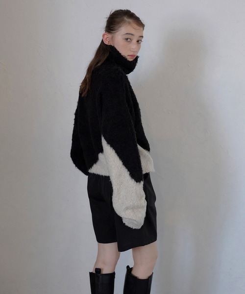 MINERTE（ミネルテ）の「【MINERTE】cropped half zip knit pullover / ブークレハーフジッププルオーバー（ニット/セーター・レディース・ブラック/チャコールグレー・FREE）」の8枚目の写真