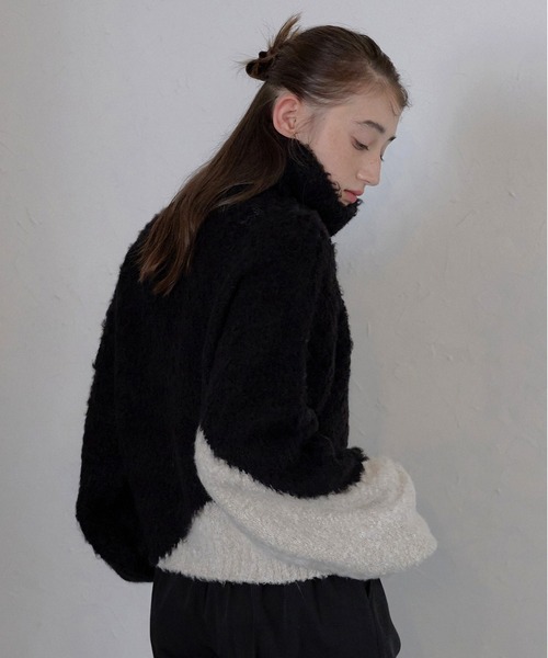 MINERTE（ミネルテ）の「【MINERTE】cropped half zip knit pullover / ブークレハーフジッププルオーバー（ニット/セーター・レディース・ブラック/チャコールグレー・FREE）」の9枚目の写真