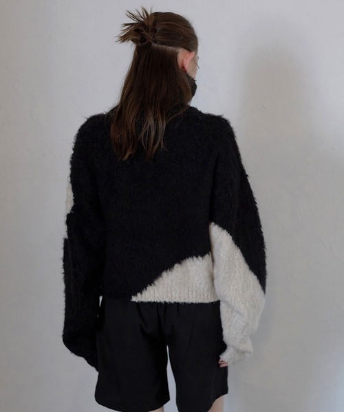 MINERTE（ミネルテ）の「【MINERTE】cropped half zip knit pullover / ブークレハーフジッププルオーバー（ニット/セーター・レディース・ブラック/チャコールグレー・FREE）」の10枚目の写真