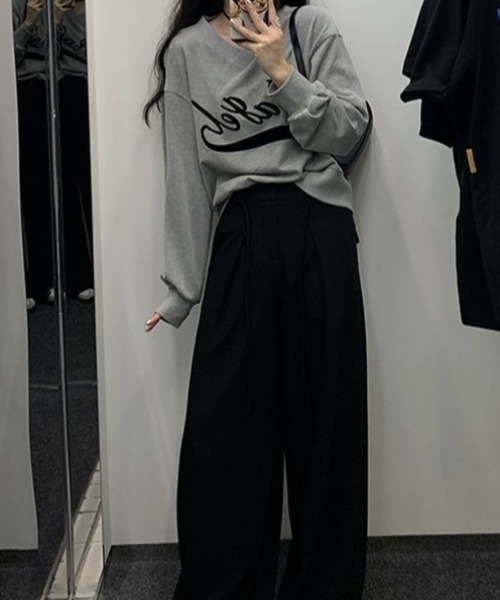 セール】【セットアップ】Vネックロゴトレーナー×ティアードミニ