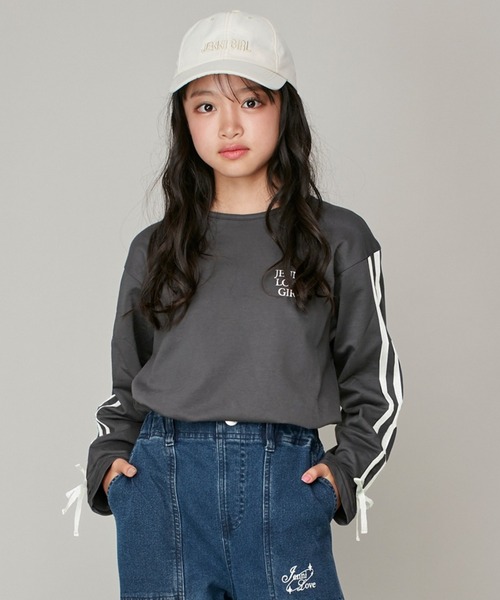 JENNI love（ジェニィラブ）の「そでラインリボンロング丈ロンT（Tシャツ/カットソー・キッズ・オフホワイト/チャコールグレー・130cm/140cm/150cm/160cm）」の2枚目の写真