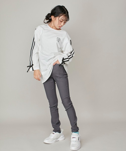 JENNI love（ジェニィラブ）の「そでラインリボンロング丈ロンT（Tシャツ/カットソー・キッズ・オフホワイト/チャコールグレー・130cm/140cm/150cm/160cm）」の5枚目の写真