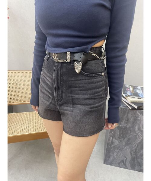 EVRIS(エヴリス)の「BASICデニムハイウエストショートパンツ(デニムパンツ・レディース・ブルー/ブラック・SMALL/MEDIUM)」の18枚目の写真