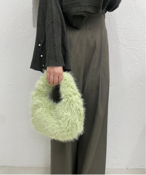 kutir（クティール）の「kutirlune／ファーバッグ（ハンドバッグ・レディース・グリーン/ライトグレー/ピンク/ブラウン/ベージュ/オフホワイト/ブルー/ブラック・FREE）」の6枚目の写真