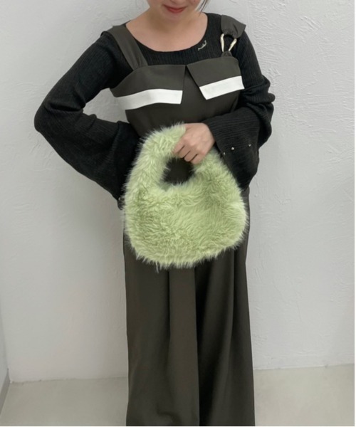 kutir（クティール）の「kutirlune／ファーバッグ（ハンドバッグ・レディース・グリーン/ライトグレー/ピンク/ブラウン/ベージュ/オフホワイト/ブルー/ブラック・FREE）」の10枚目の写真