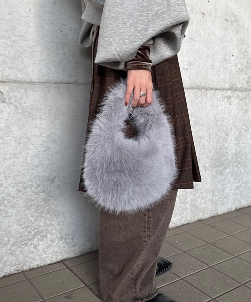 kutir（クティール）の「kutirlune／ファーバッグ（ハンドバッグ・レディース・グリーン/ライトグレー/ピンク/ブラウン/ベージュ/オフホワイト/ブルー/ブラック・FREE）」の20枚目の写真