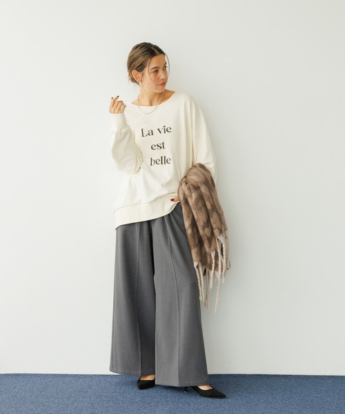 BAYFLOW（ベイフロー）の「[程よい肉感の裏毛素材]カットオフネック刺繍プルオーバー（スウェット・レディース・グレー/オフホワイト/チャコール・FREE）」の4枚目の写真