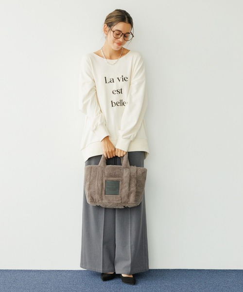 BAYFLOW（ベイフロー）の「[程よい肉感の裏毛素材]カットオフネック刺繍プルオーバー（スウェット・レディース・グレー/オフホワイト/チャコール・FREE）」の6枚目の写真