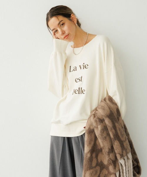 BAYFLOW（ベイフロー）の「[程よい肉感の裏毛素材]カットオフネック刺繍プルオーバー（スウェット・レディース・グレー/オフホワイト/チャコール・FREE）」の7枚目の写真