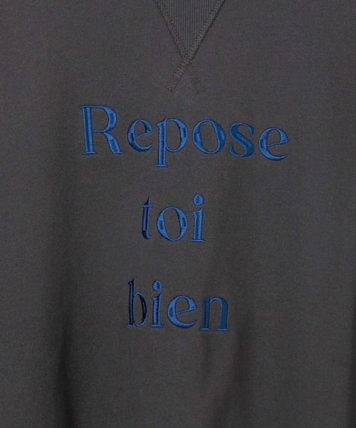 BAYFLOW（ベイフロー）の「[程よい肉感の裏毛素材]カットオフネック刺繍プルオーバー（スウェット・レディース・グレー/オフホワイト/チャコール・FREE）」の12枚目の写真