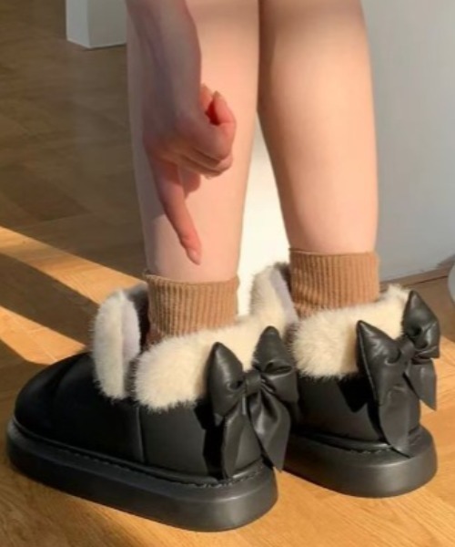 Vipoa（ヴィポア）の「バッグリボンムートンブーツ（ブーツ・レディース・ブラウン/ブラック/アイボリー・SMALL/MEDIUM/LARGE）」の17枚目の写真