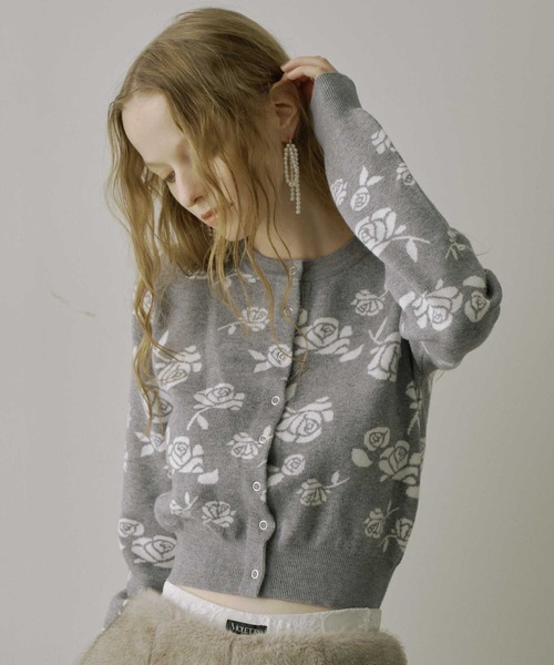 ヴェルサーチ　ボタニカル　花柄　総柄　ジャガード　ネイビー ヴェルサーチ ボタニカル 花柄 総柄 ジャガード ネイビー - メルカリ