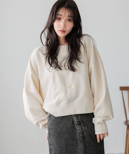 LOWRYS FARM(ローリーズファーム)の「エンブロイダリーウラケプルオーバー 282987(スウェット・レディース・ブラック/アイボリー/グレー・SHORT/LONG)」の13枚目の写真