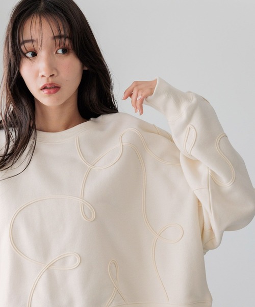 LOWRYS FARM(ローリーズファーム)の「エンブロイダリーウラケプルオーバー 282987(スウェット・レディース・ブラック/アイボリー/グレー・SHORT/LONG)」の15枚目の写真