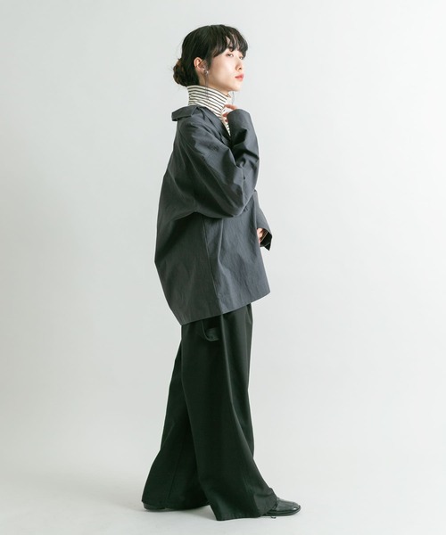 KBF(ケイビーエフ)の「スキッパーオーバーシャツ(シャツ/ブラウス・レディース・ベージュ/チャコールグレー/オフホワイト・ONE)」の10枚目の写真