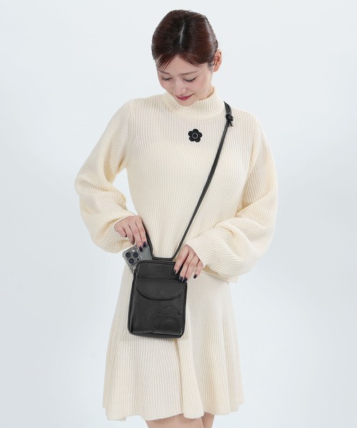 MARY QUANT（マリークワント）の「シュリンクデイジーペタル モバイルショルダー（ショルダーバッグ・レディース・ブラック/シルバー・FREE）」の18枚目の写真