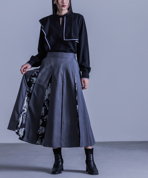 kOhAKU（コハク）の「『フリルヨークデザインシャツ』（シャツ/ブラウス・レディース・オフホワイト/ブラック・2/1）」の14枚目の写真